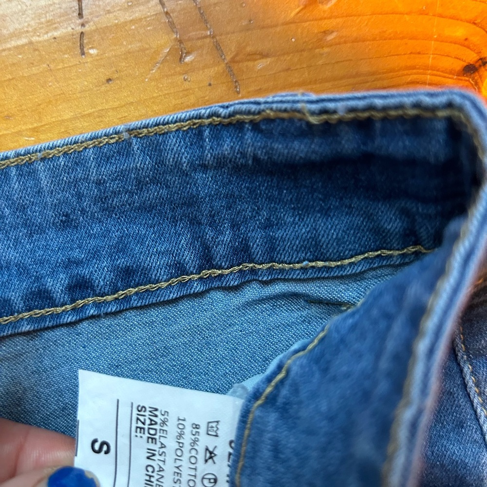 Never been worn! Has the original the bag.
